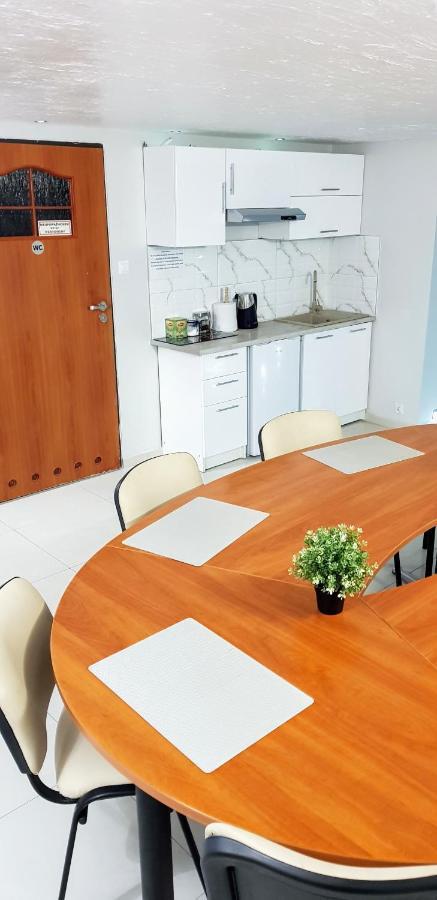 Willa-Restauracja Victoria Ostrowiec Świętokrzyski Exteriér fotografie