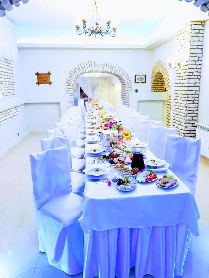 Willa-Restauracja Victoria Ostrowiec Świętokrzyski Exteriér fotografie