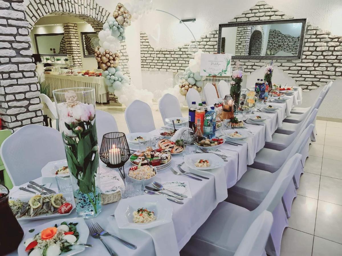 Willa-Restauracja Victoria Ostrowiec Świętokrzyski Exteriér fotografie