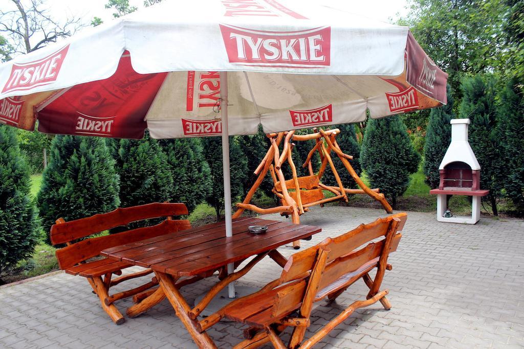 Willa-Restauracja Victoria Ostrowiec Świętokrzyski Exteriér fotografie