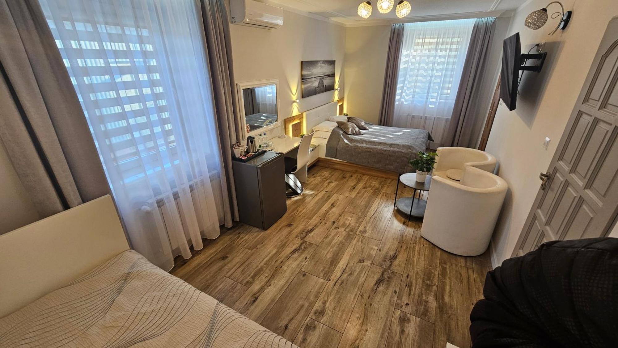Willa-Restauracja Victoria Ostrowiec Świętokrzyski Exteriér fotografie