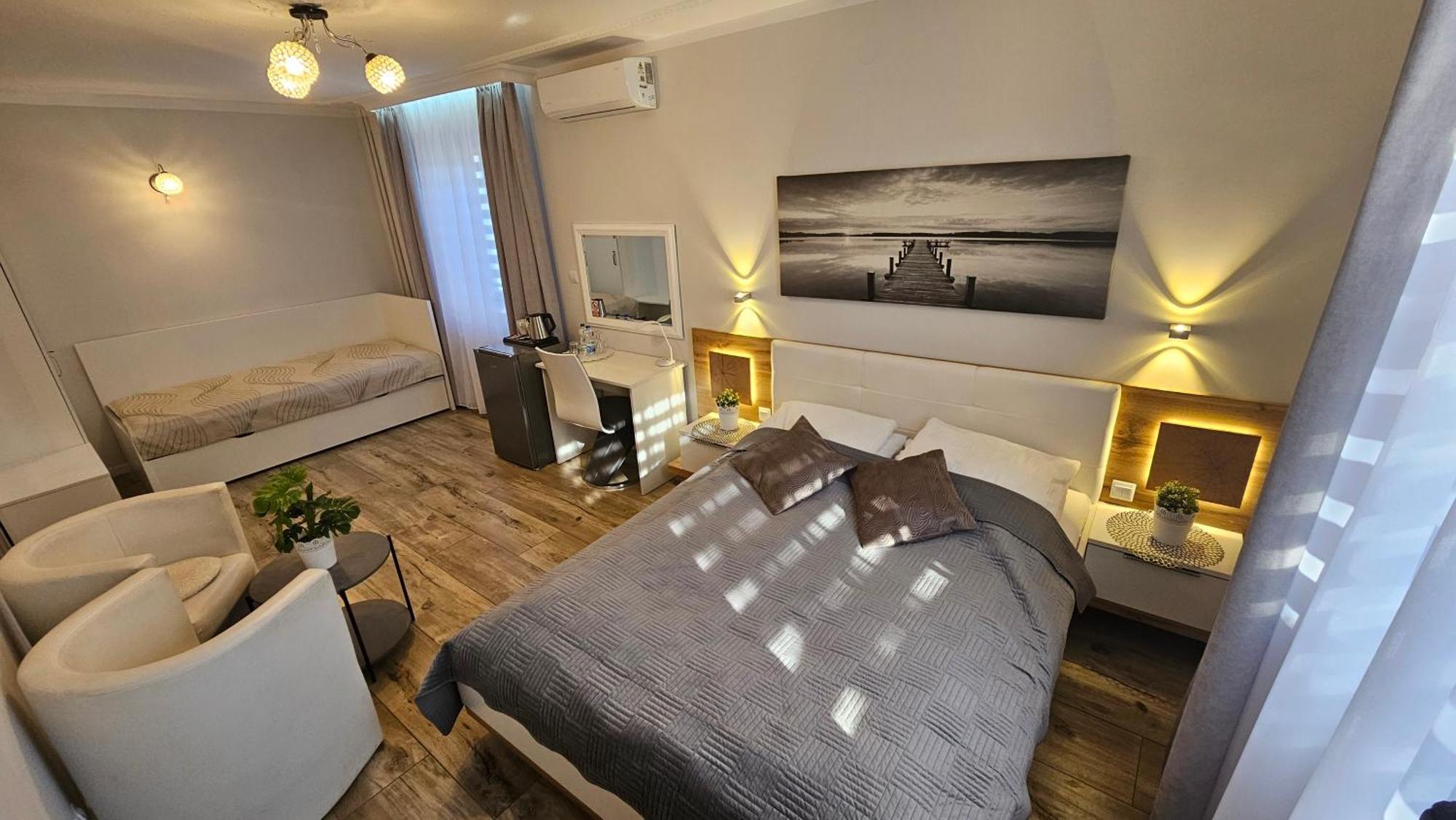 Willa-Restauracja Victoria Ostrowiec Świętokrzyski Exteriér fotografie