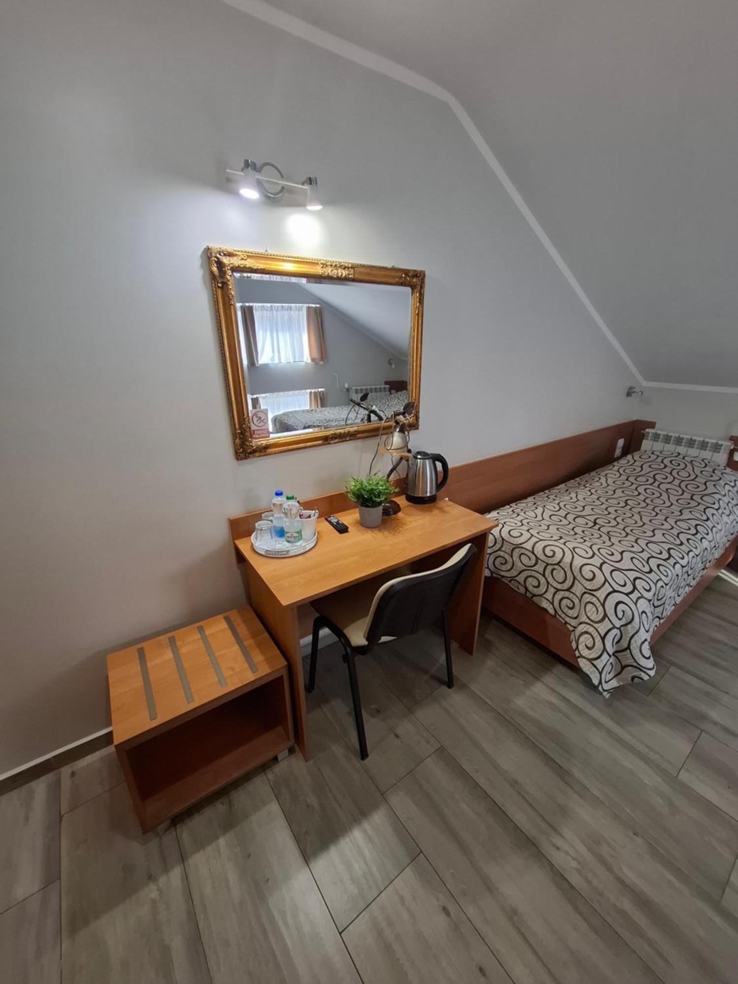 Willa-Restauracja Victoria Ostrowiec Świętokrzyski Pokoj fotografie